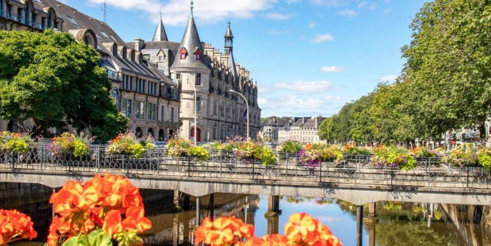 Quimper: T3 Avec Vue Cathedrale Proche Gare Exterior foto